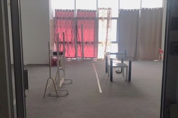 Ukay SpringVille 1st floor Shop Office Freehold Below Market