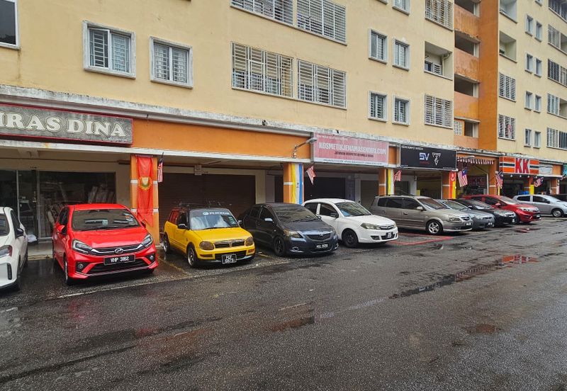 Residensi Bistaria, Ukay Bistari