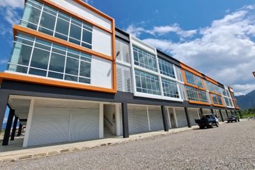 Tarat Square 3 storey Commercial Super Deluxe Shoplot 