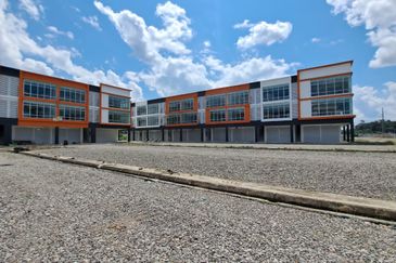 Tarat Square 3 storey Commercial Super Deluxe Shoplot 