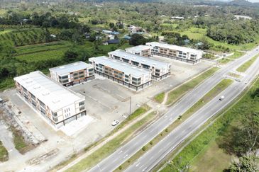 Tarat Square 3 storey Commercial Super Deluxe Shoplot 