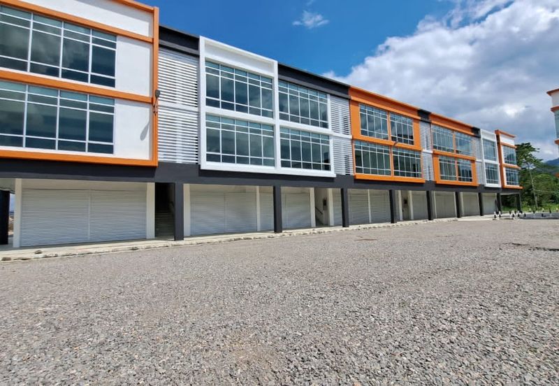 Tarat Square 3 storey Commercial Super Deluxe Shoplot 