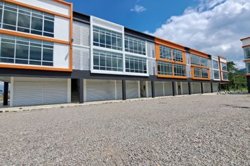 Tarat Square 3 storey Commercial Super Deluxe Shoplot 