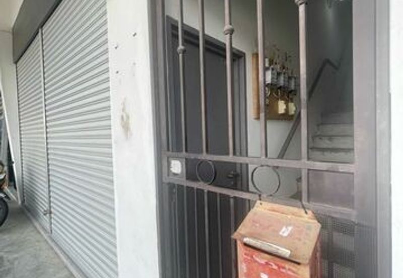 3 Storey Shoplot with Individual Title @ Mc Donalds Semariang