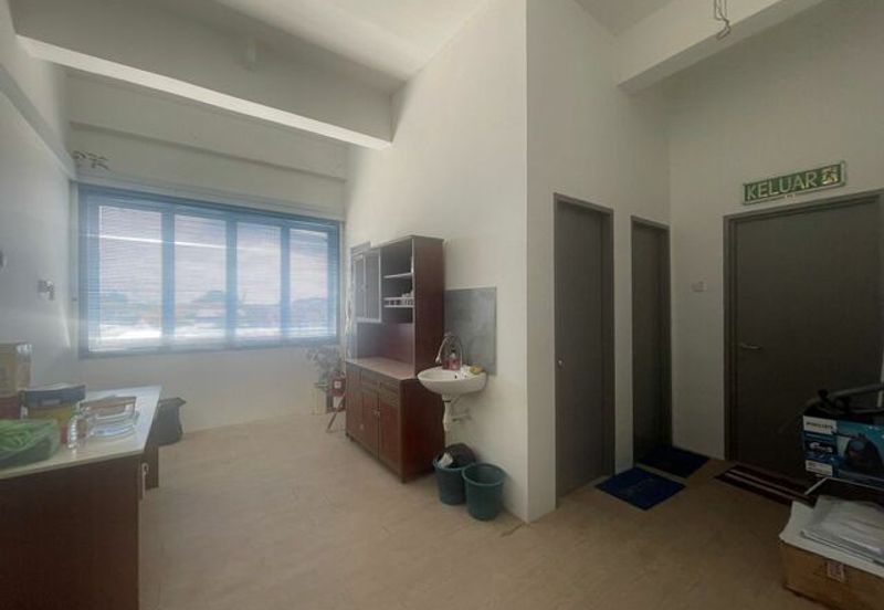 3 Storey Shoplot with Individual Title @ Mc Donalds Semariang