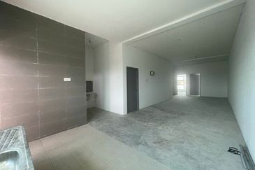 3 Storey Shoplot with Individual Title @ Mc Donalds Semariang