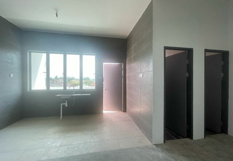 3 Storey Shoplot with Individual Title @ Mc Donalds Semariang