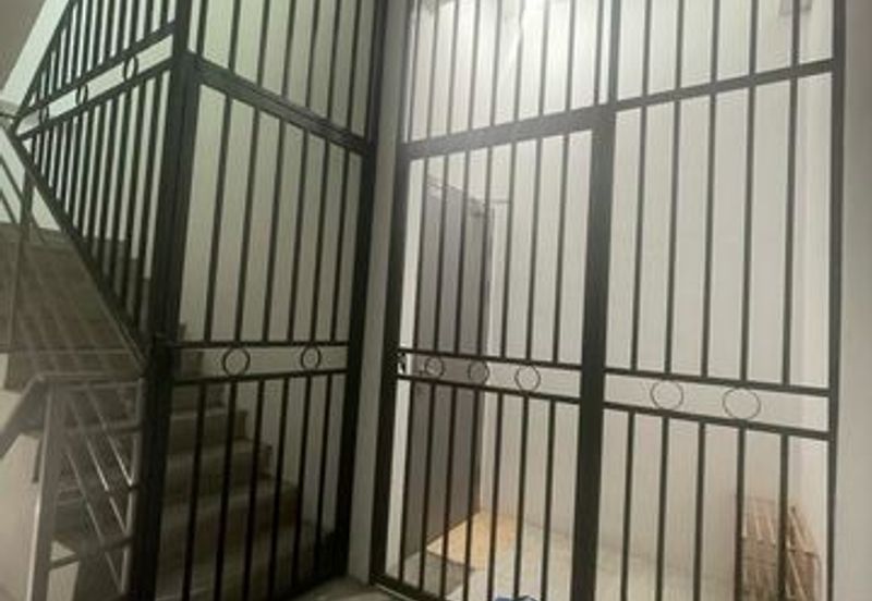 3 Storey Shoplot with Individual Title @ Mc Donalds Semariang