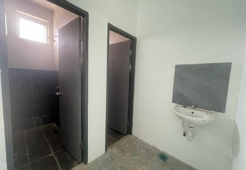 3 Storey Shoplot with Individual Title @ Mc Donalds Semariang