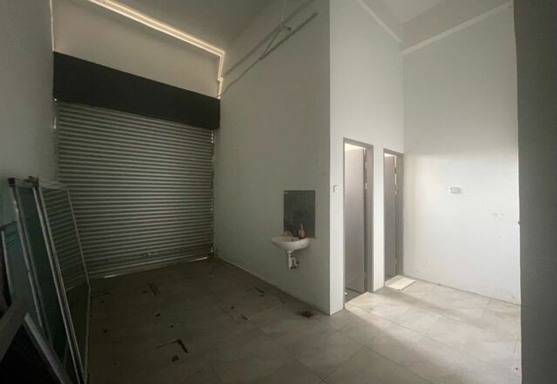 3 Storey Shoplot with Individual Title @ Mc Donalds Semariang