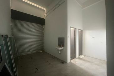 3 Storey Shoplot with Individual Title @ Mc Donalds Semariang