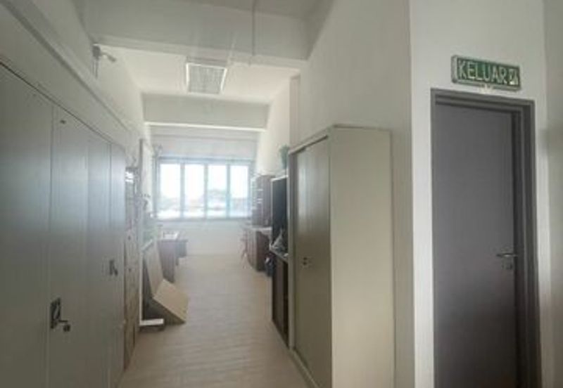 3 Storey Shoplot with Individual Title @ Mc Donalds Semariang