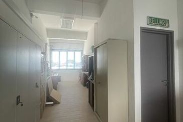 3 Storey Shoplot with Individual Title @ Mc Donalds Semariang