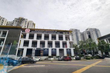 Midfields Square Shop Office