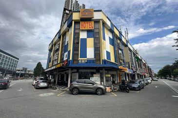 Corner Shop/WTR 16k/Seri Kembangan