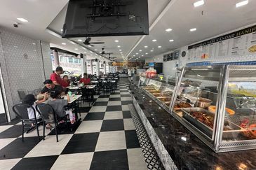 Corner Shop/WTR 16k/Seri Kembangan