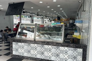 Corner Shop/WTR 16k/Seri Kembangan