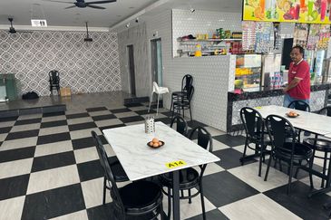 Corner Shop/WTR 16k/Seri Kembangan