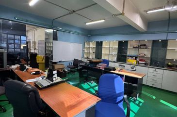 🔊 RUANG PEJABAT UNTUK DISEWA – SERI MANJUNG (TINGKAT ATAS)