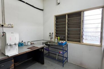 🔊 RUANG PEJABAT UNTUK DISEWA – SERI MANJUNG (TINGKAT ATAS)