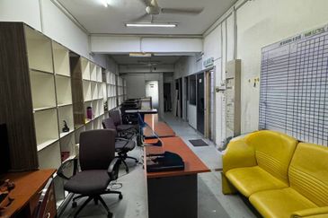 🔊 RUANG PEJABAT UNTUK DISEWA – SERI MANJUNG (TINGKAT ATAS)