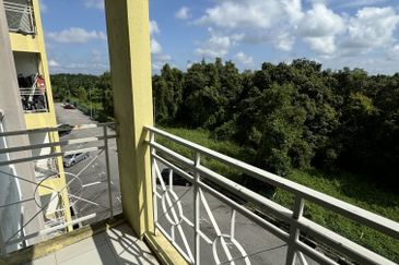 APARTMENT ANJUNG LEKIR