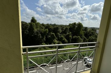 APARTMENT ANJUNG LEKIR