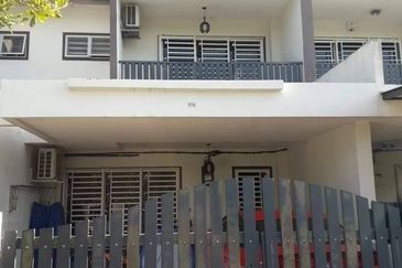 TAMAN SEJATI SURIA, SITIAWAN