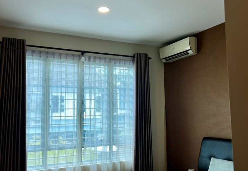 Uplands Residence Three Storey Semi-D For Sale