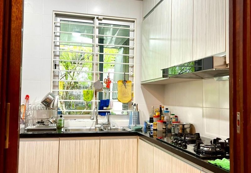 Uplands Residence Three Storey Semi-D For Sale