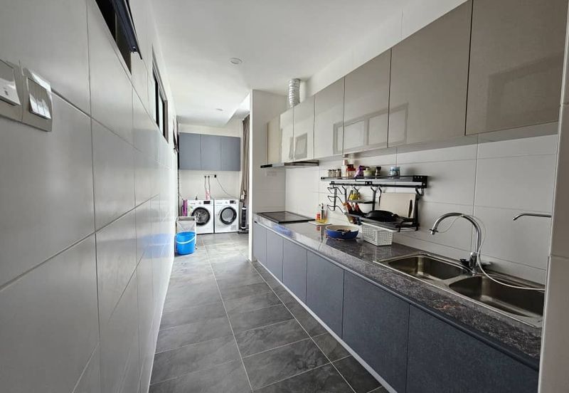 D'ryx for sale 4bed 4bath 1952sqft