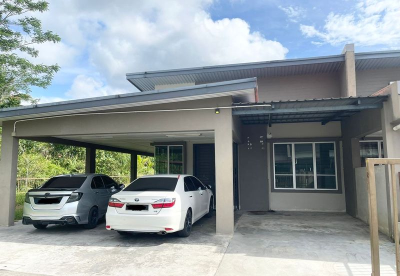 Single storey corner terrace house @ 11 miles