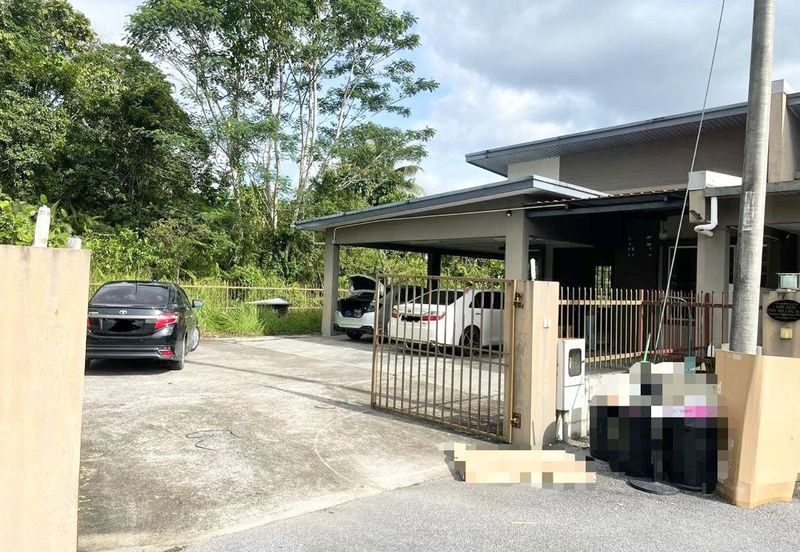 Single storey corner terrace house @ 11 miles