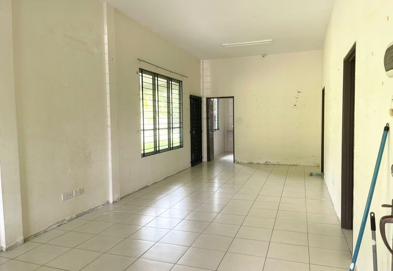 Single storey corner terrace house @ 11 miles