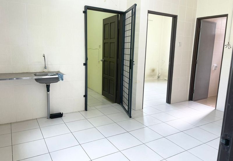 Single storey corner terrace house @ 11 miles