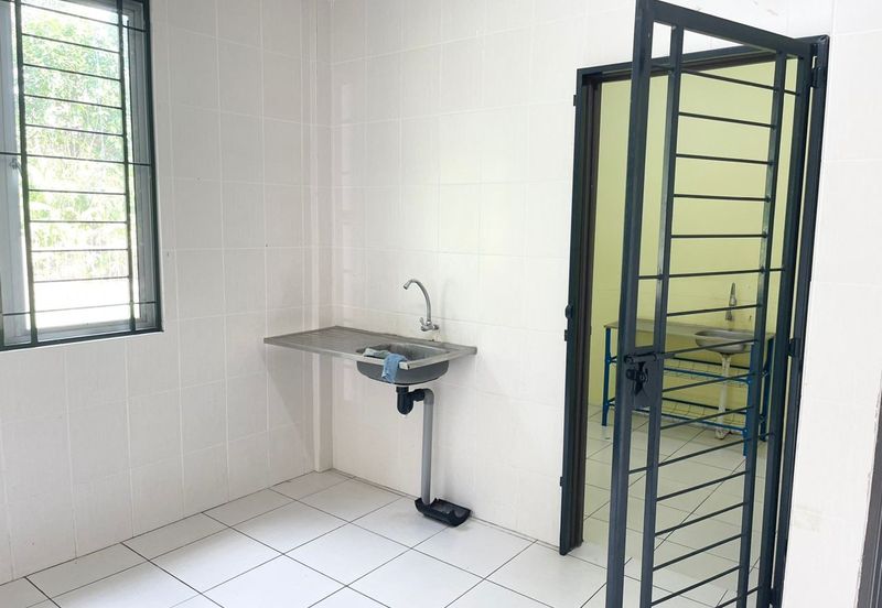 Single storey corner terrace house @ 11 miles