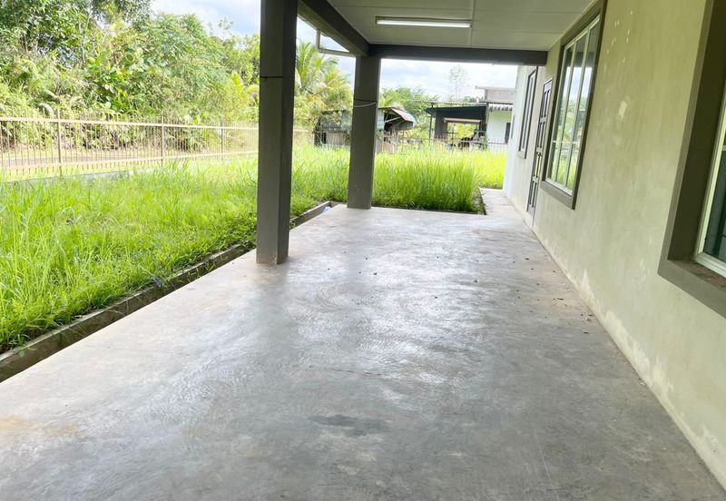 Single storey corner terrace house @ 11 miles