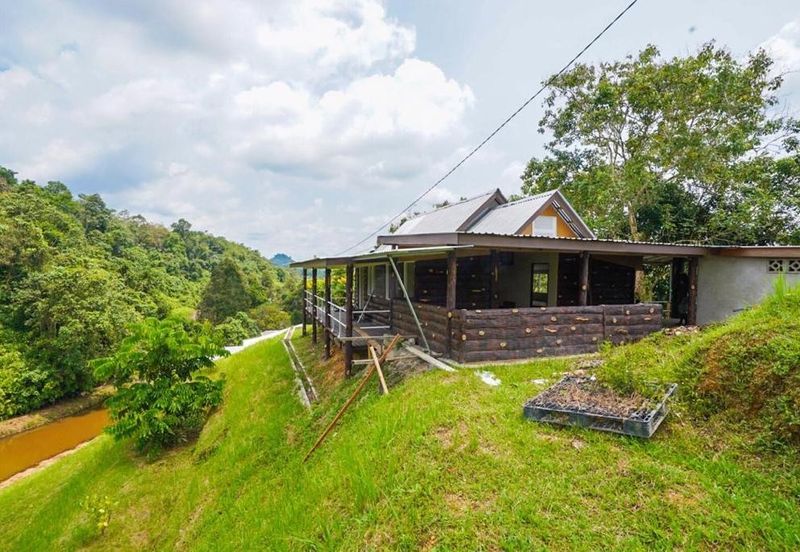 Bungalow retreat centre @ skuduk serian