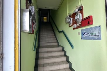 Shoplot @ tabuan laru