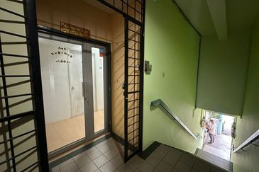 Shoplot @ tabuan laru