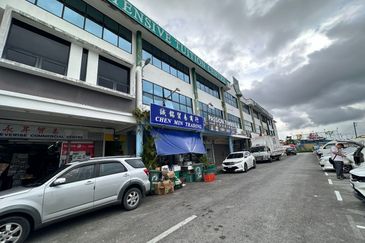 Shoplot @ tabuan laru