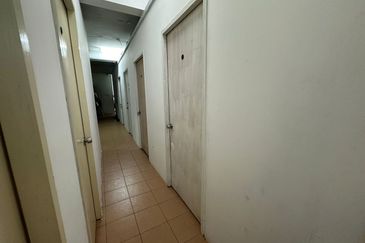 Shoplot @ tabuan laru