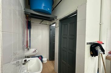 Shoplot @ tabuan laru