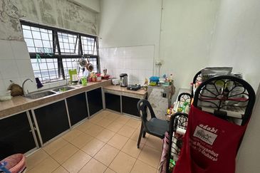 Shoplot @ tabuan laru