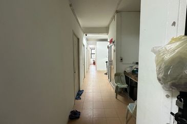 Shoplot @ tabuan laru