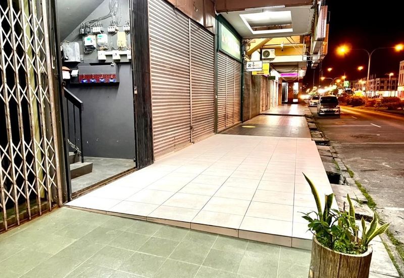 4 storey commercial shoplot @ satok 