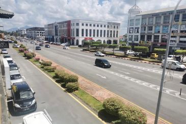 4 storey commercial shoplot @ satok 