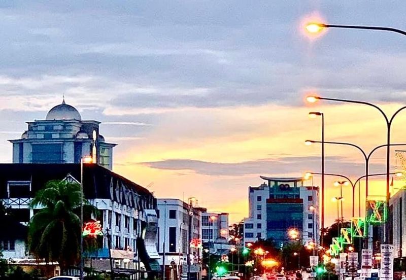 4 storey commercial shoplot @ satok 