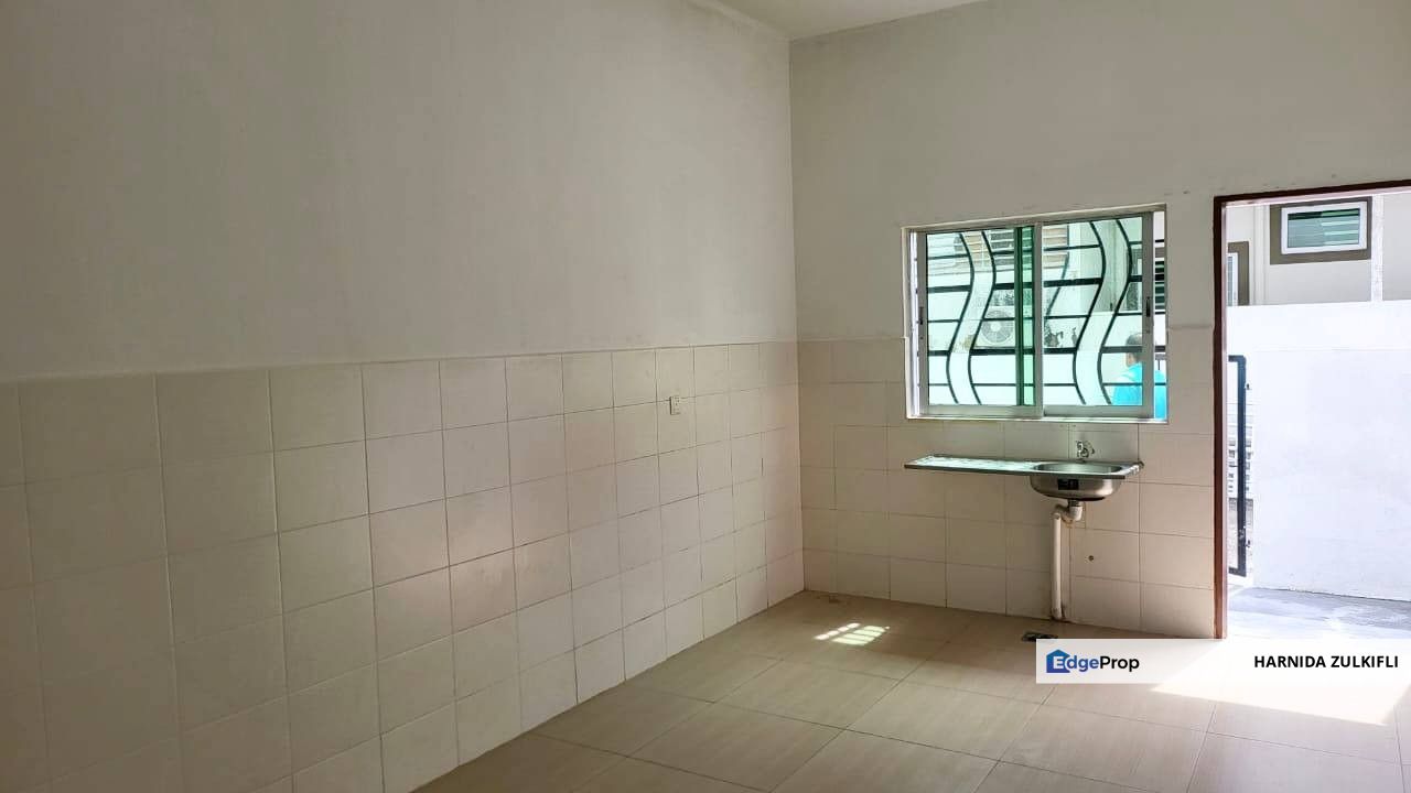 DOUBLE STOREY TERRACE NUSARI BAYU 3, BANDAR SRI SENDAYAN FOR SALE, Negeri Sembilan, Seremban