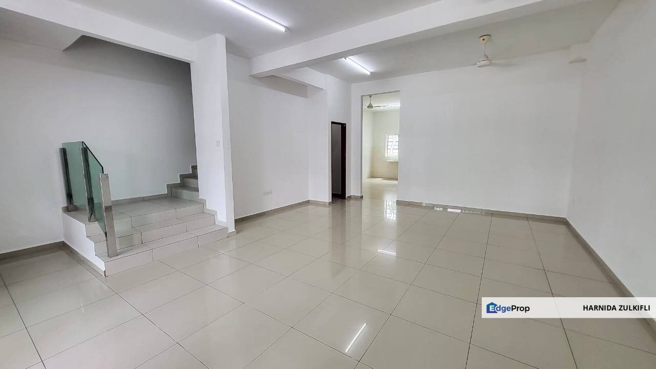 DOUBLE STOREY TERRACE NUSARI BAYU 3, BANDAR SRI SENDAYAN FOR SALE, Negeri Sembilan, Seremban